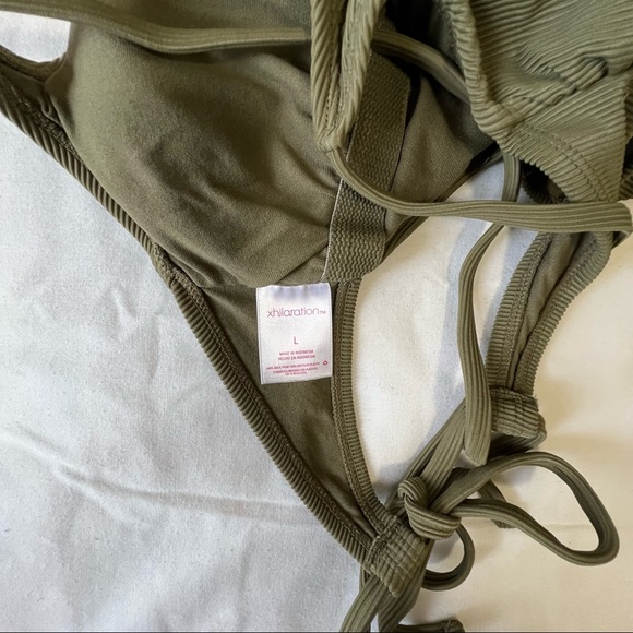 One Piece Green Bathing-suit - Picture 3 of 3